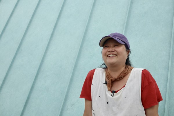 "사람들이 한국 개신교인들을 ‘개독교’라고 그러는데, 저도 더 이상 탄압받기 싫어요. 지금까진 고민하고 알아서 기면서 살았는데 지금은 ‘더 이상 나한테 그러지마, 나도 참을 만큼 참았어’ 하는 마음이에요. 참긴 참아야겠죠. 우리는 죄진 게 많으니까. 그런데 세상에 나가서 지경을 넓히면 좋을 것 같아요. 교회 안에서의 생활도 중요하지만 믿는 사람들끼리 잘 지내는 것은 너무 기본이잖아요. 예수의 제자가 되려면 ‘나가야’ 하는 것 같아요. 옆에 힘든 사람 손을 잡기 시작하는 그때부터겠죠." ⓒ복음과상황 정민호