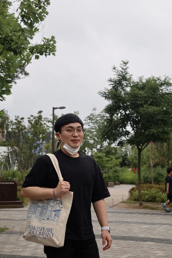 "애독자로서 말씀드리자면, 젊은 층에 관한 얘기를 하고 싶습니다. 복상의 여러 지면에서 권위와 신뢰를 두루 가진 학자나 전문직 종사자의 이야기가 실리는 것을 볼 수 있는데요. 독자들에게 큰 유익과 도움이 되지만, 젊은 독자들이 찾아볼 지면이 적은 것은 아닌지 생각해보게 됩니다. 복상을 통해 청년들이 연결되고 이야기를 나눌 수 있는 장이 열리면 좋겠습니다." (정재경 독자) ⓒ복음과상황 정민호