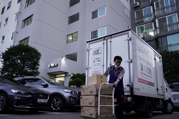 배송 작업은 날이 어두워지는 시간까지 이어졌다. ⓒ복음과상황 정민호