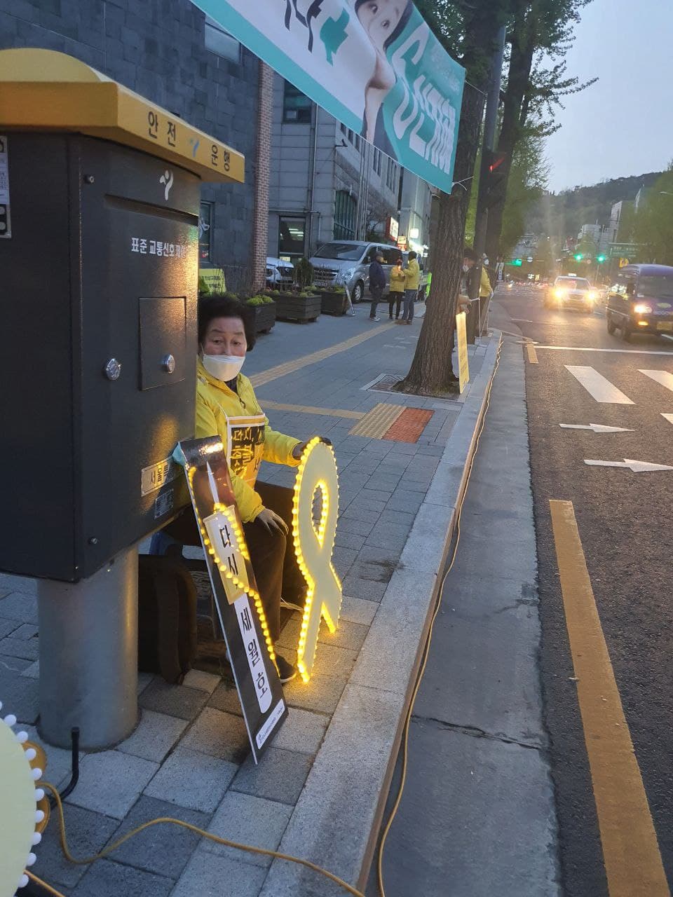 청와대 앞 故 유예은 단원고 학생의 할머니가 피케팅을 하고 있는 모습 (사진: 필자 제공)