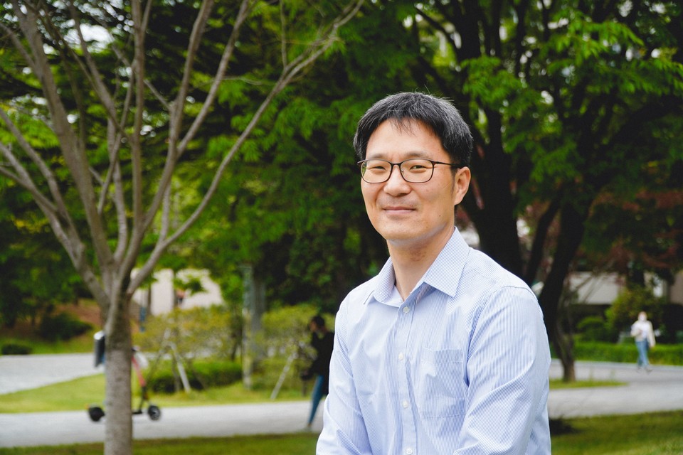 강구섭 교수는 홈볼트 대학에서 '독일 통일 후 동서독 주민의 내적통합'이라는 주제로 박사 논문을 썼다. 북한대학원대학교 겸임교수, 한국교육개발원 통일교육연구실장, 통일부 정책자문위원 등을 역임했다. ⓒ복음과상황 정민호&nbsp;