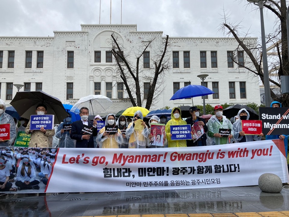 3월부터 5월 첫째 주까지 광주에서 토요일마다 열린 '딴뽕띠' 집회. (사진: 광주아시아여성네트워크 제공)