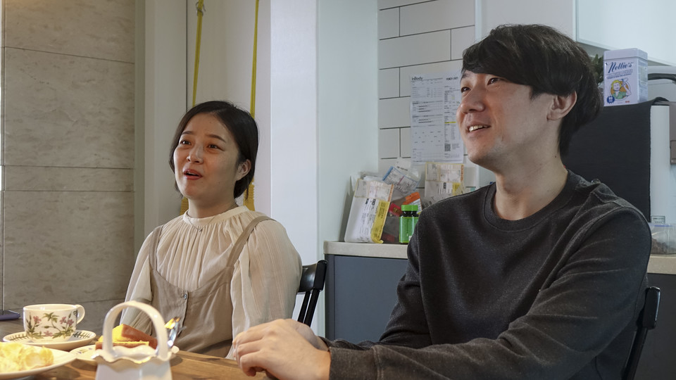 안정혜 작가(왼쪽)와 김민석 작가. Ⓒ경소영