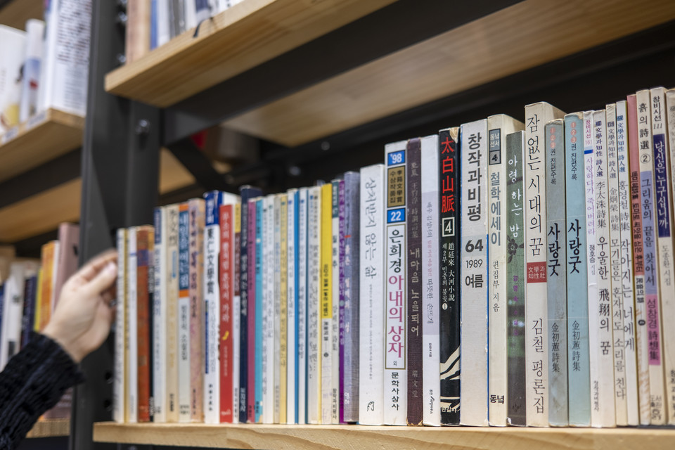 박혜은 매니저가 책보고에서 따로 모아둔 서적들. ⓒ복음과상황 정민호<br>