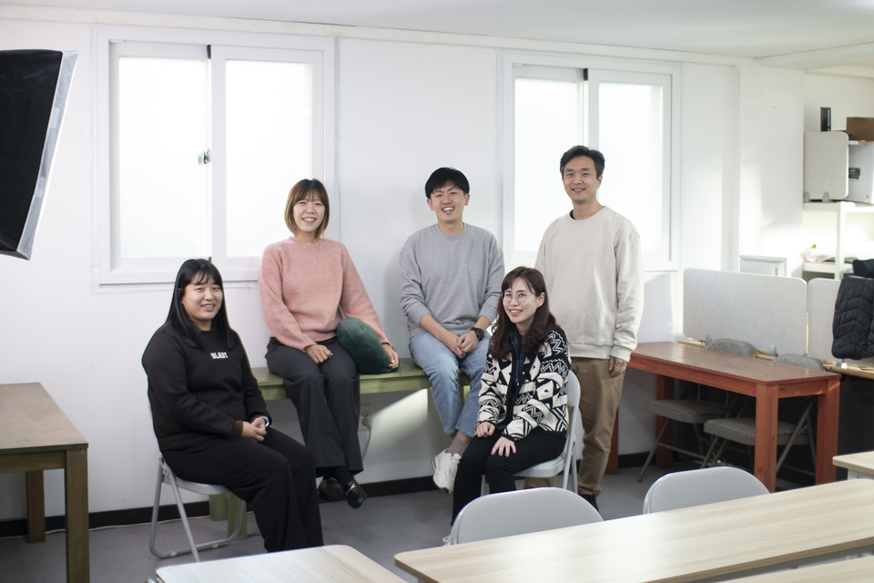 왼쪽부터 최주리, 김현아, 이명진, 한성화, 윤동혁 활동가. ©복음과상황 정민호