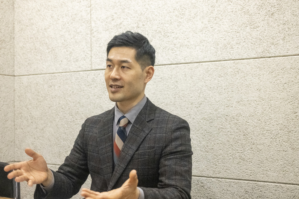 김희준 박사는 2011년 유학을 떠나 미국 칼빈 신학교(Th.M.)를 졸업하고 캐나다 토론토 대학교 위클리프 칼리지에서 박사학위(Ph.D.)를 받았다. 올해 1월 귀국하여, 현재 ‘큐티엠’ 영문편집장으로 일하며 대학교 출강및 영어예배부 설교, 집필 및 연구 활동을 병행하고 있다. ⓒ복음과상황 정민호