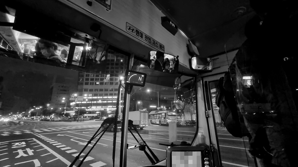 새벽, 만원버스. (사진: 필자 제공)