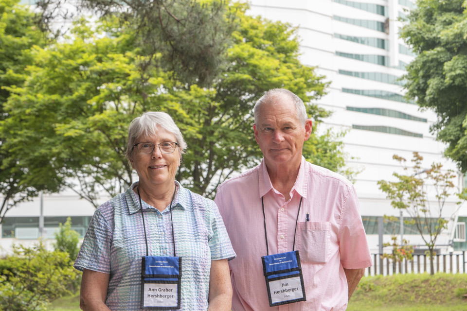 앤 그래버 허쉬버거(왼쪽), 짐 허쉬버거(오른쪽) ⓒ복음과상황 정민호