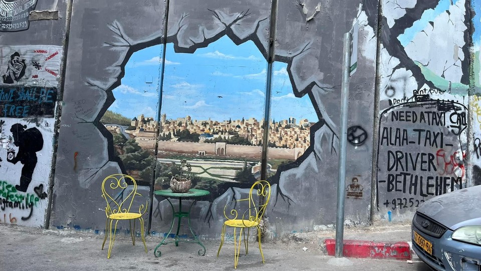 예루살렘과 베들레헴 사이에 둘러쳐진 베들레헴 장벽 안에 자리한 추가 분리 장벽.