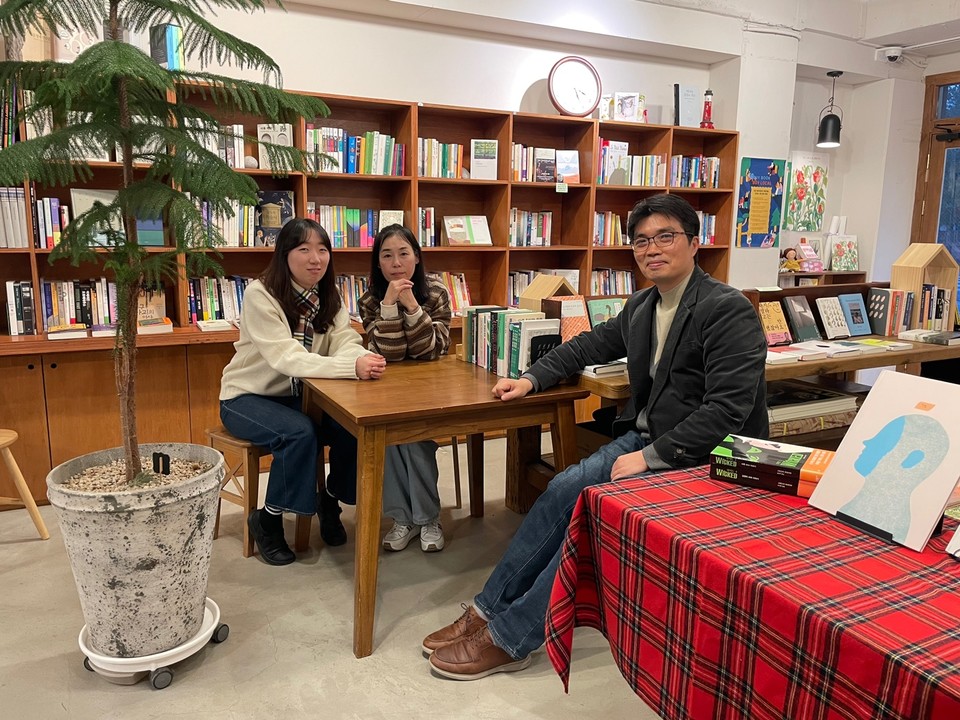 (왼쪽부터) 가혜민 매니저, 김나영 지기, 김영준 목사. Ⓒ복음과상황 김다혜<br>