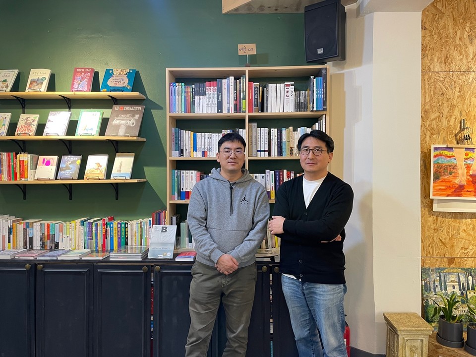 최아론 목사(왼쪽)와 권오준 목사. ⓒ복음과상황 김다혜