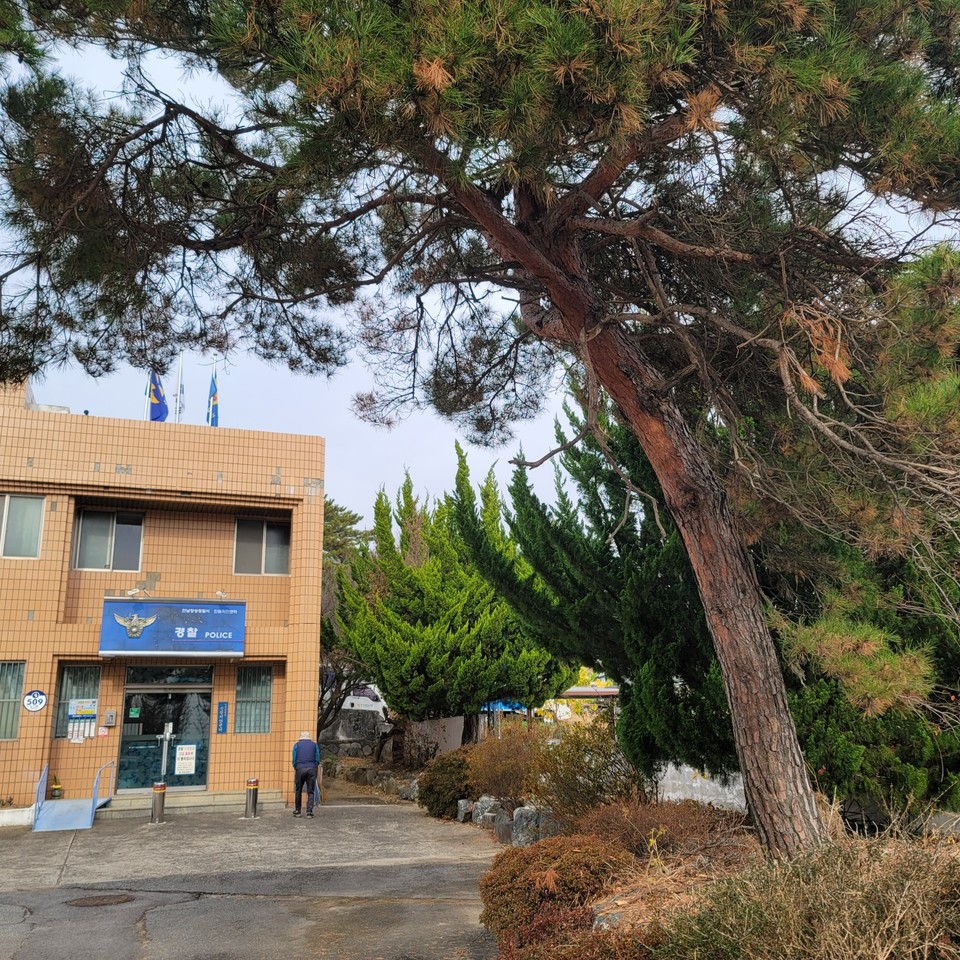 필자가 다섯 살 때 살았던 시골의 지구대. (사진: 필자 제공)