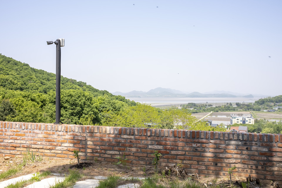 강 건너 흐릿하게 보이는 지역이 북한이다. ⓒ복음과상황 정민호