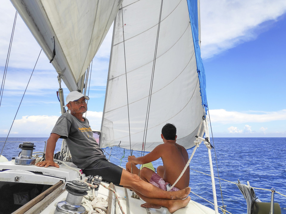 맑게 개고 선선한 바람이 부는 날 요트 위는 천국과도 같다.<br>