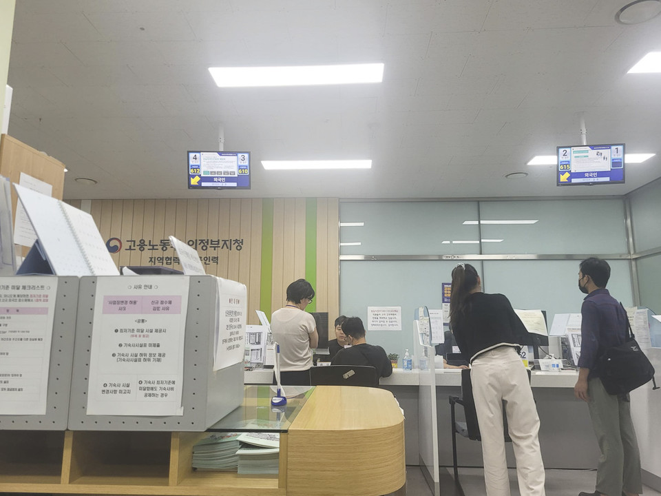 강승우 목사는 교인들의 취업을 돕기 위해 종종 고용센터에 방문한다.