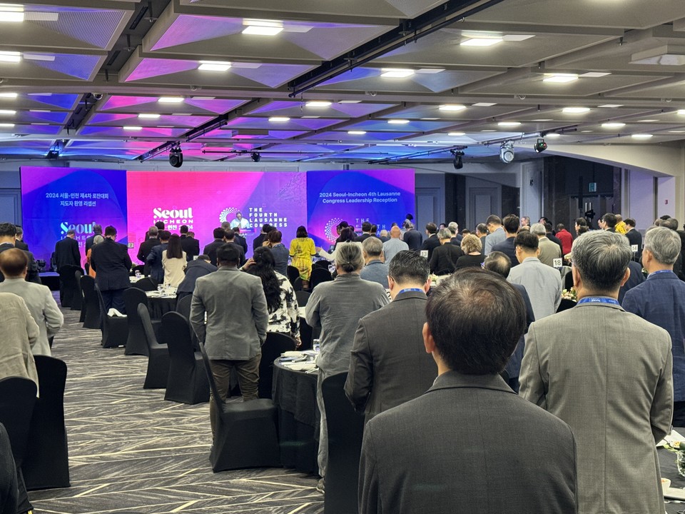 지도자 리셉션에서의 합심기도. (이하 사진: 필자 제공)