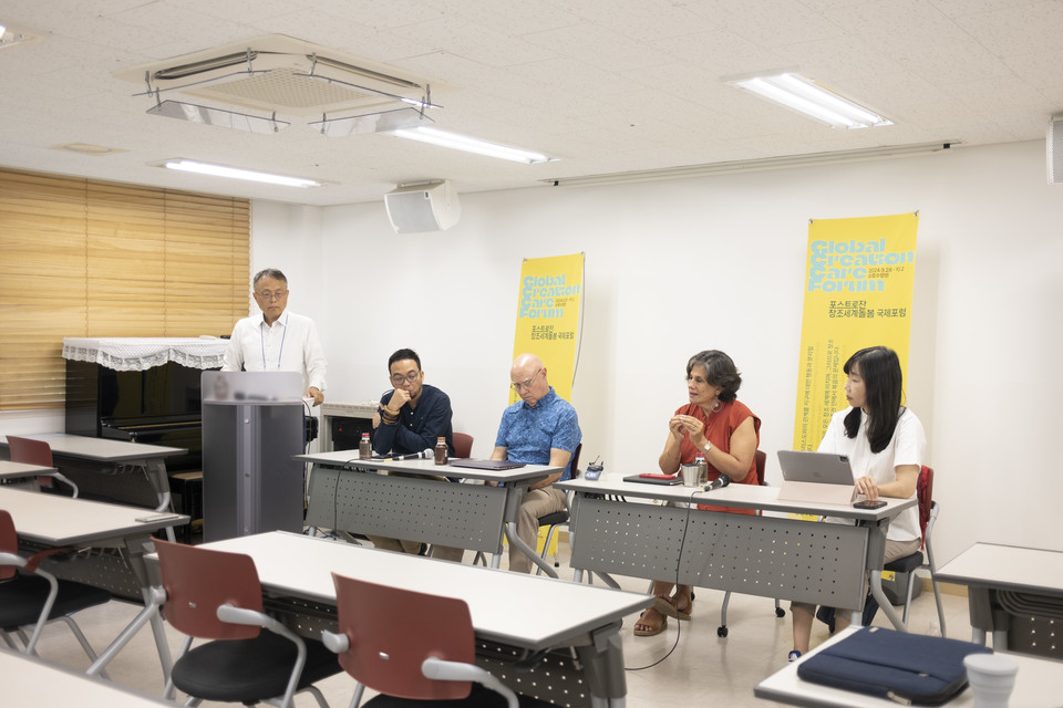 9월 30일 기자회견 현장. 왼쪽부터 사회를 맡은 인터서브코리아 전 대표 조샘, 발제자로 나선 레이 레뮤얼 크리잘도, 데이브 부클리스, 루스 파디야 데보르스트, 노혜영. ⓒ복음과상황 정민호