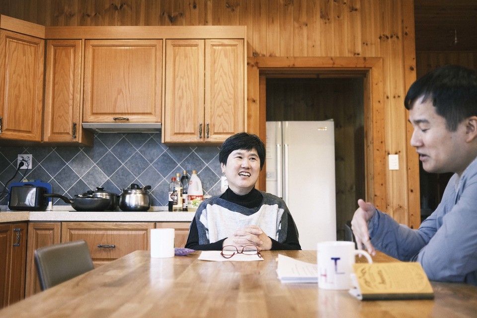 박보경 교수는 경북대 생물학과를 졸업하고, 장로회신학대학교 신학대학원에서 목회학석사(M.Div.)를 받았으며, 미국의 와트버그 신학교에서 석사학위(S.T.M.)를, 풀러 신학교에서 박사학위(Ph.D.)를 취득했다. 저서로는 《교회, 여성, 하나님의 선교》 《통전적 복음주의 선교학》 《한국적 복음주의 선교학》 등이 있으며, 여성 선교사나 로잔운동, 현대 선교학 관련 다수 공저와 국내외 학술지에 기고한 수십 편의 논문을 썼다. ⓒ복음과상황 정민호