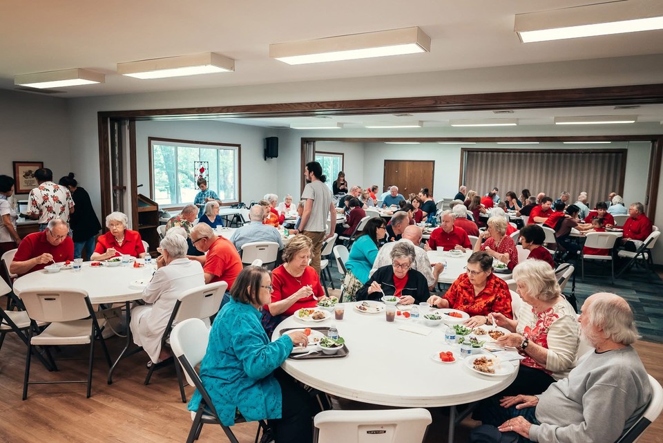 두 달에 한 번 정도 한국 음식을 나눈다. 사진은 지난 성령강림주일, FCC 성도와 지역 이웃을 초청해 한국 불고기를 함께 나누었을 때.