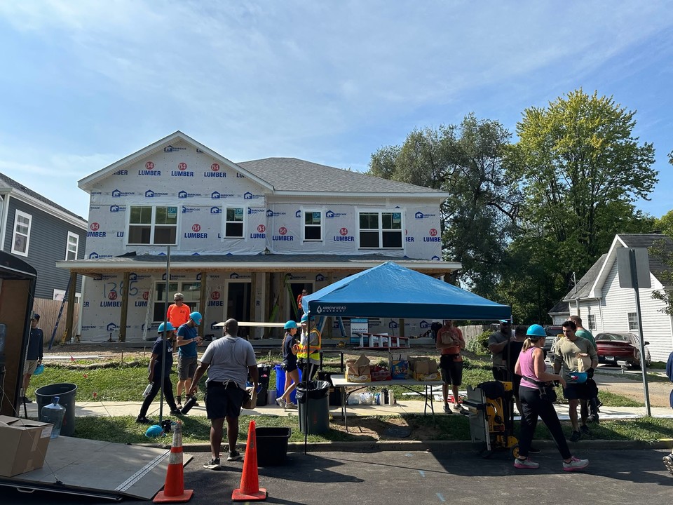 매년 FCC와 함께 해비타트 프로젝트를 진행한다. 지역의 이웃에게 저렴한 가격으로 집을 지어주고, 건강한 자산 운용을 위한 수업을 진행하는 사역이다.