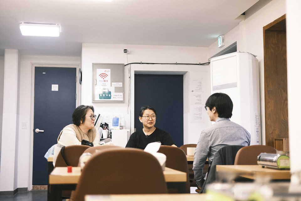 박성용 대표와 부부인 박신원 목사(기독교반성폭력센터 실장)가 함께 자리하여 인터뷰 답변을 도왔다. ⓒ복음과상황 정민호